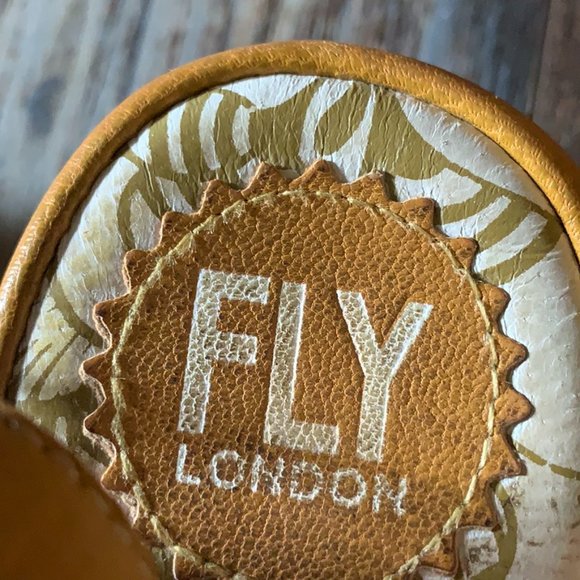 Fly Sandal - Picture 6 of 6